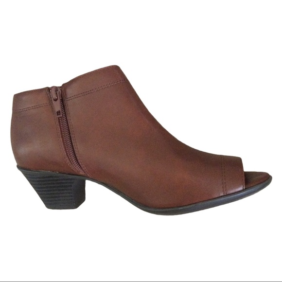 Easy Street Peep Toe Side Zip Brown Booties 7.5W - Picture 2 of 10
